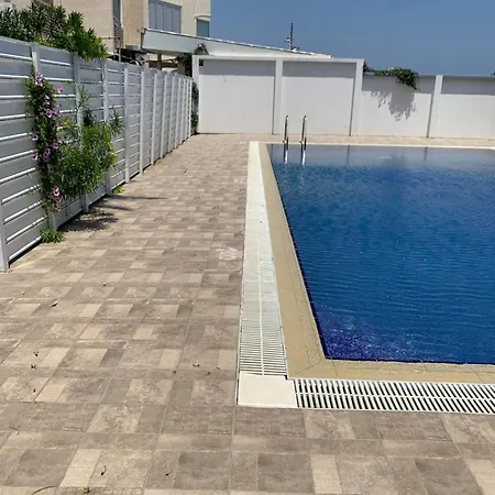 Piale Palms Makenzie Front Apartment,