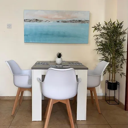 Piale Palms Makenzie Front Apartment,