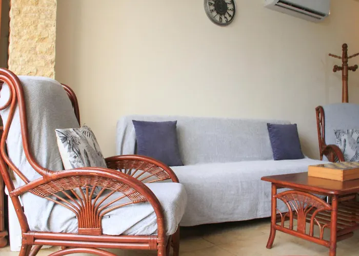 Piale Palms Makenzie Front Apartment, Larnaca