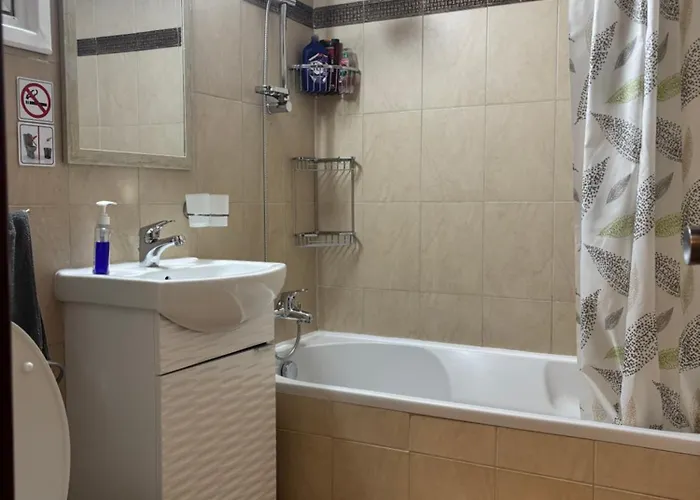 Piale Palms Makenzie Front Apartment, Larnaca