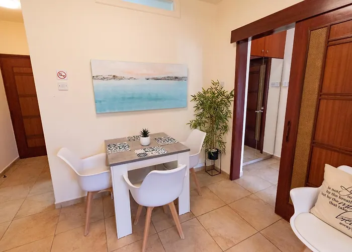 Piale Palms Makenzie Front Airport Area Appartamento Larnaca