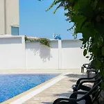 Daire Piale Palms Makenzie Front Airport Area