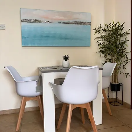 Daire Piale Palms Makenzie Front Apartment, *