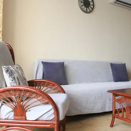 Piale Palms Makenzie Front Apartment, Larnaca