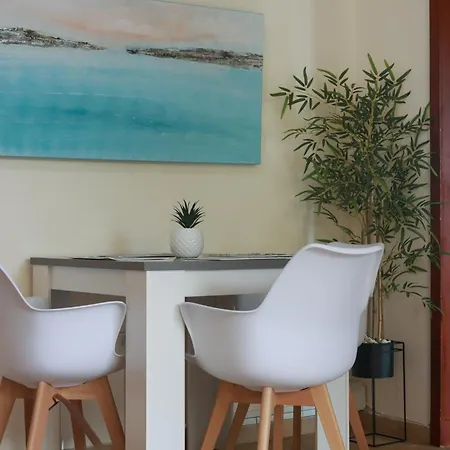 Piale Palms Makenzie Front Apartment, Larnaca