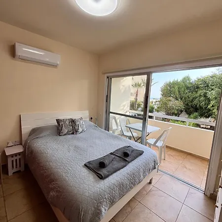 Апартаменты Piale Palms Makenzie Front Airport Area Ларнака