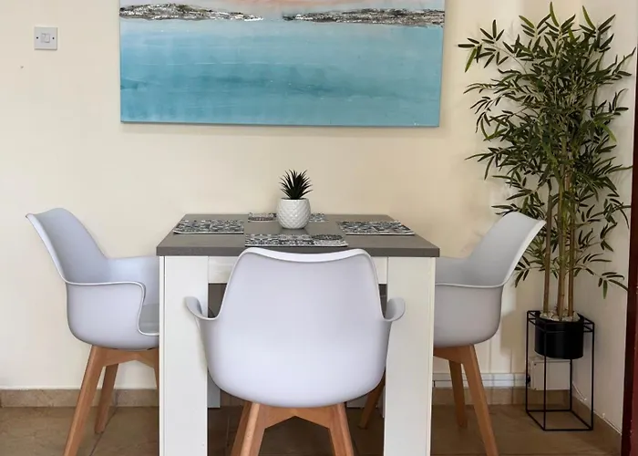 Piale Palms Makenzie Front Airport Area