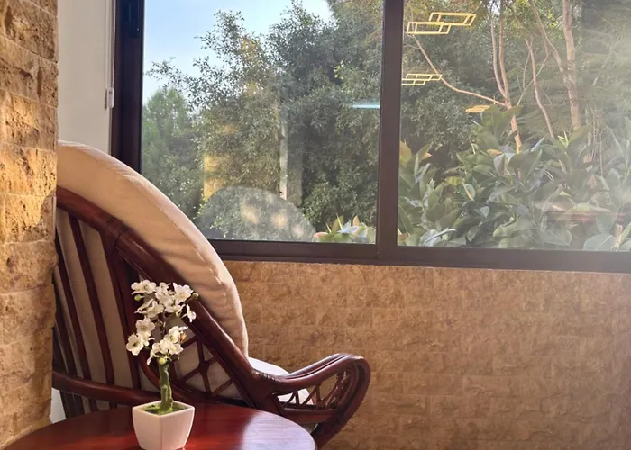 Piale Palms Makenzie Front Apartment, Larnaca